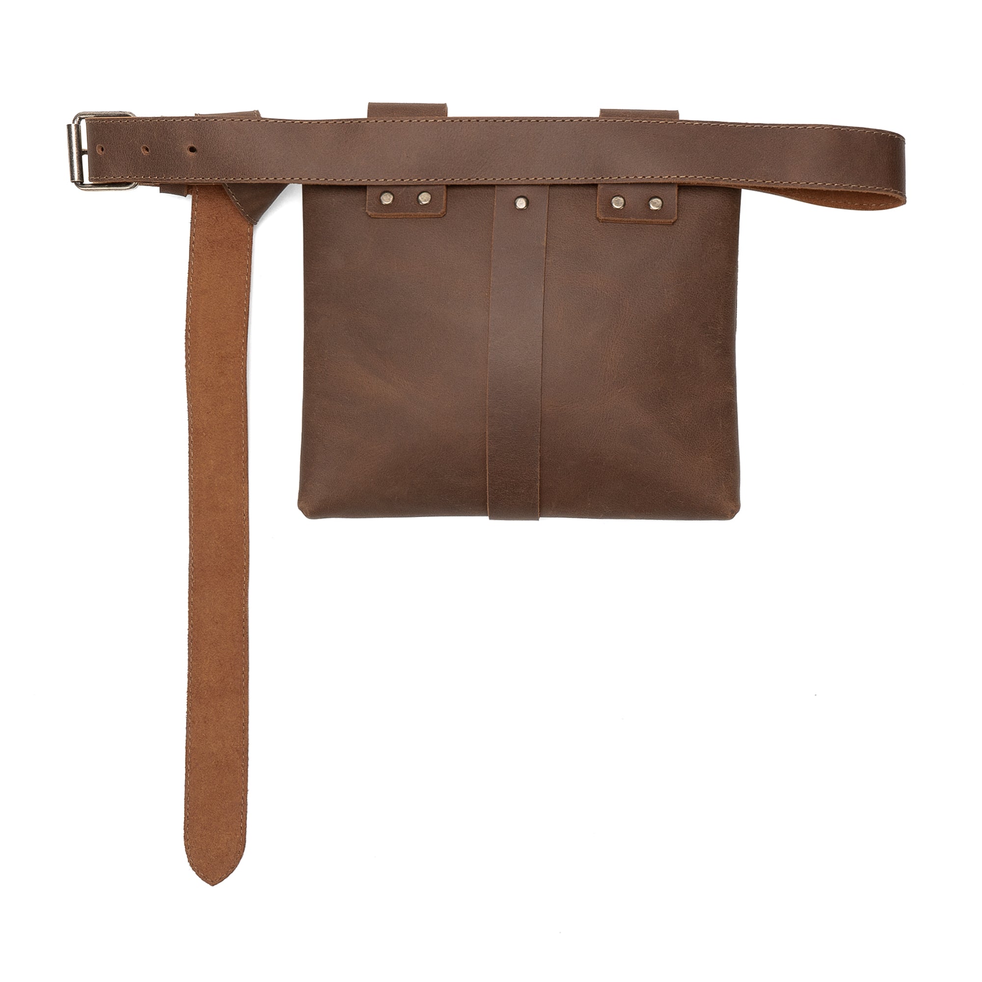 The back view of the Viking Style Waist Bag with Belt offered by Hide & Play, demonstrating its sturdy design made from full grain leather. Ideal for cosplay and costume settings, this bag showcases artisan craftsmanship and is handmade in La Antigua Guatemala & Oaxaca Mexico.