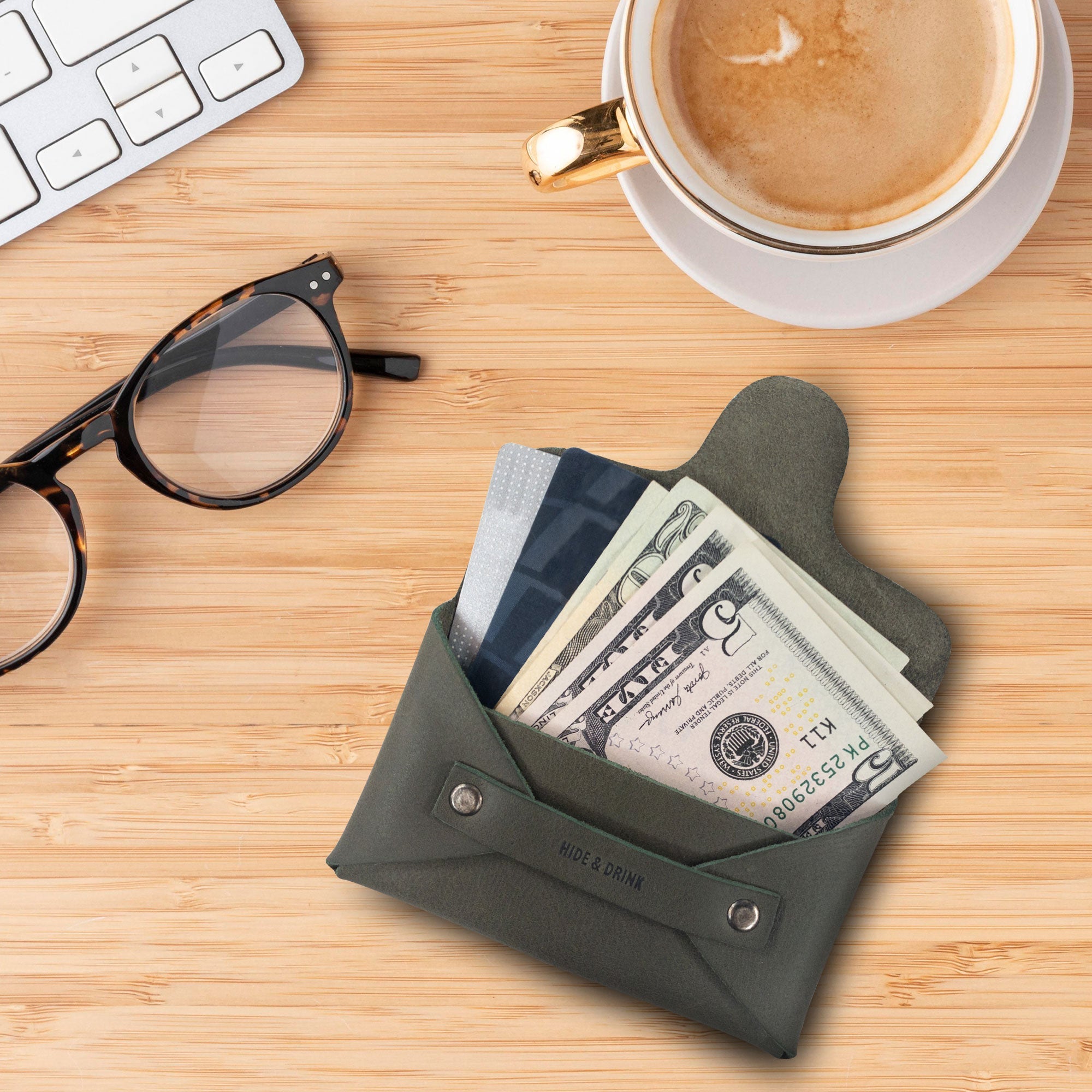 Hide & Drink introduces the Snapless Business Card Holder, a vintage wallet that suits men and women alike. This sturdy pouch is perfect for organizing cards and cash, made with artisan-quality Full Grain Leather from La Antigua Guatemala & Oaxaca Mexico.