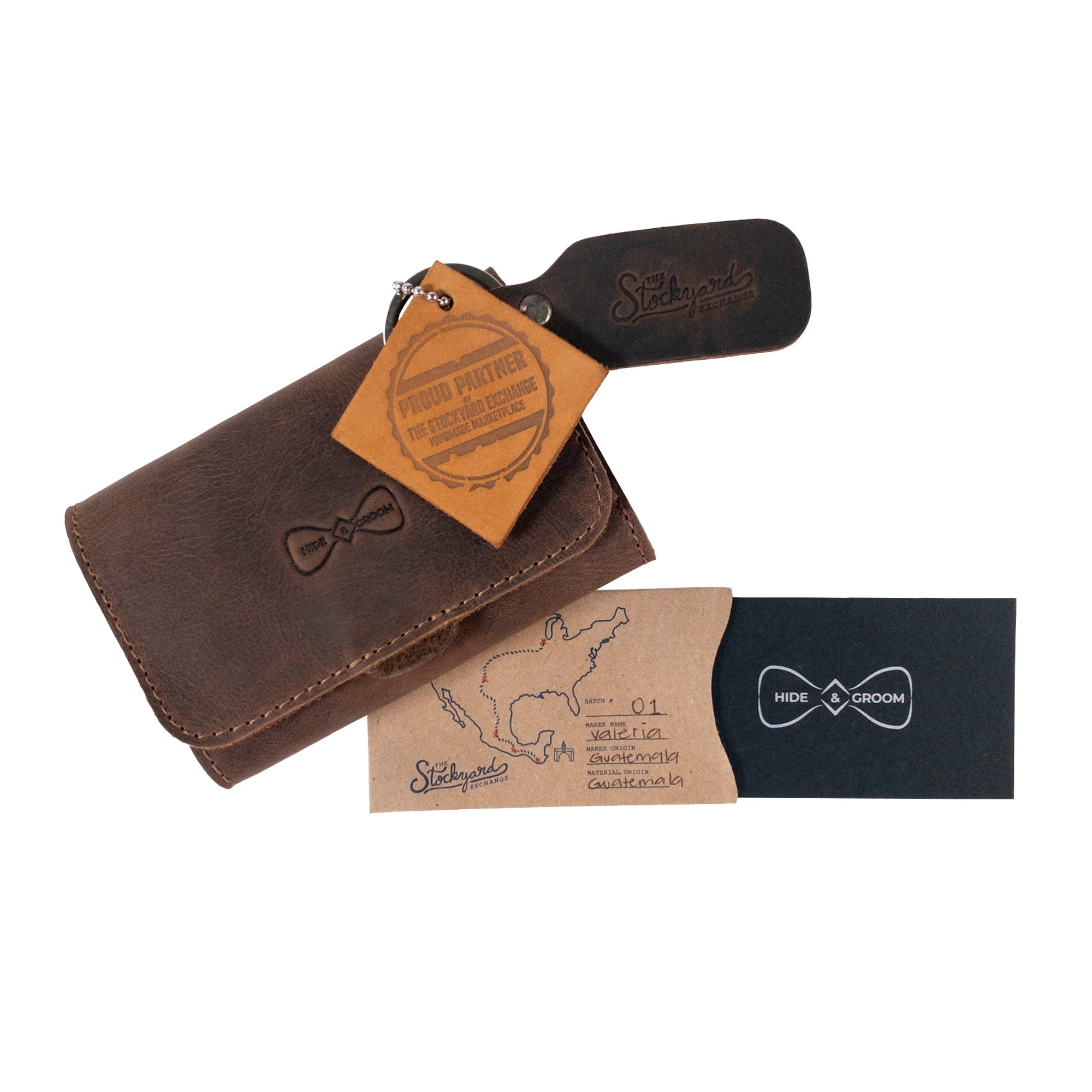 Dimensions and details of the Rustic Case for Groomsmen Accessories by Hide & Groom, illustrating its handmade design and practical use for cufflinks and collar stays. This artisan travel bag is crafted from full grain leather in La Antigua Guatemala, perfect for groomsmen.