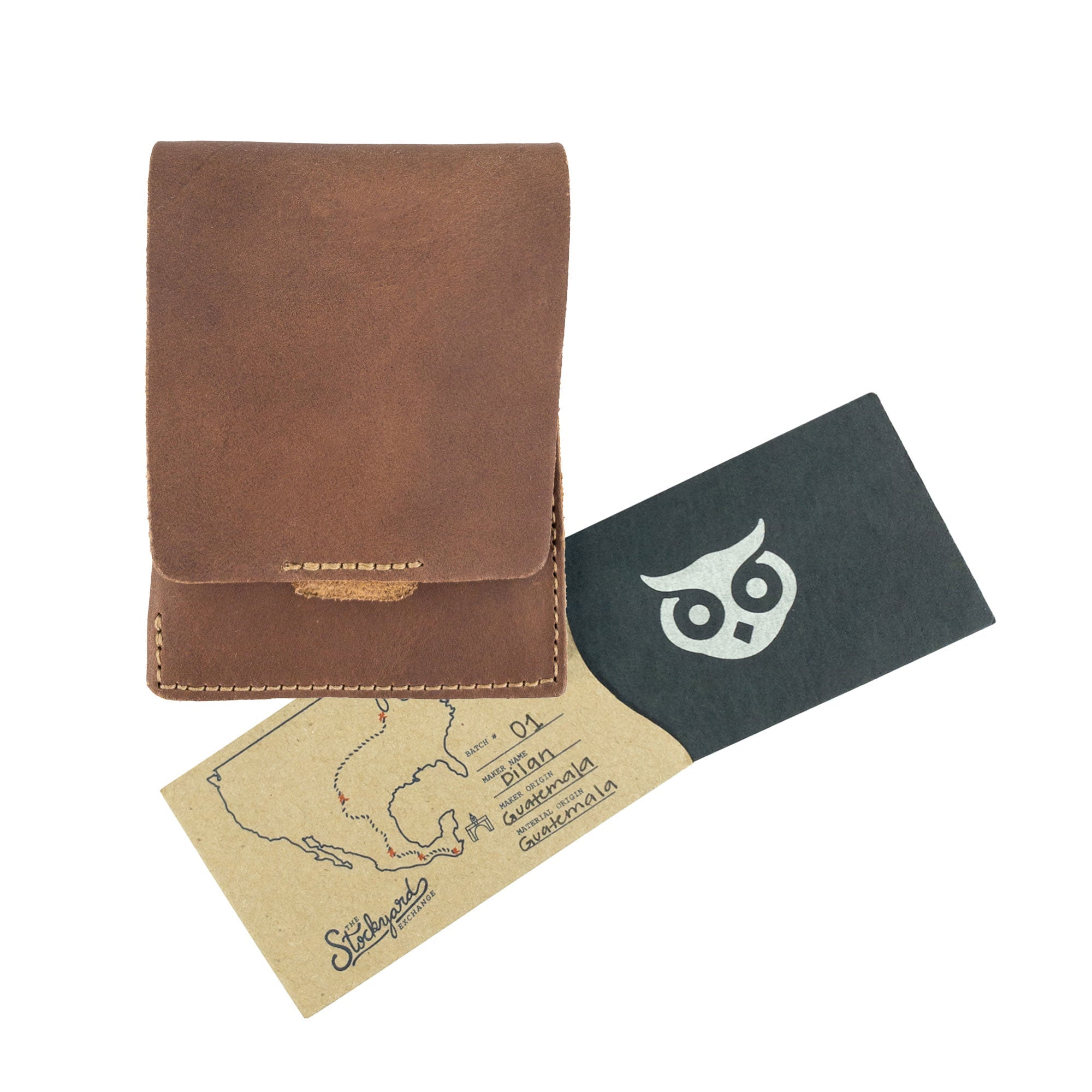 Hide & Drink Slim Card Holder detailing craftsmanship, showcasing its elegant design for card and cash organization. This artisan full grain leather wallet emphasizes the quality and heritage of handmade production in La Antigua Guatemala.