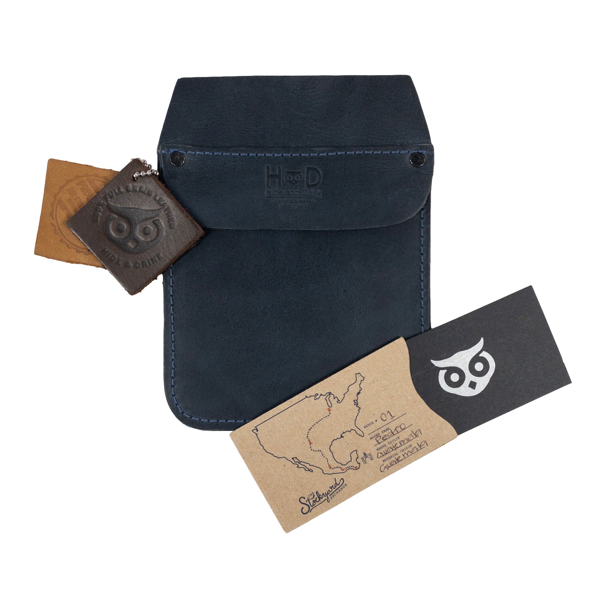Hide & Drink Leather Work Pocket with tools inserted, showcasing its functionality in organizing job essentials. Handmade with quality craftsmanship in La Antigua Guatemala for durability and style.