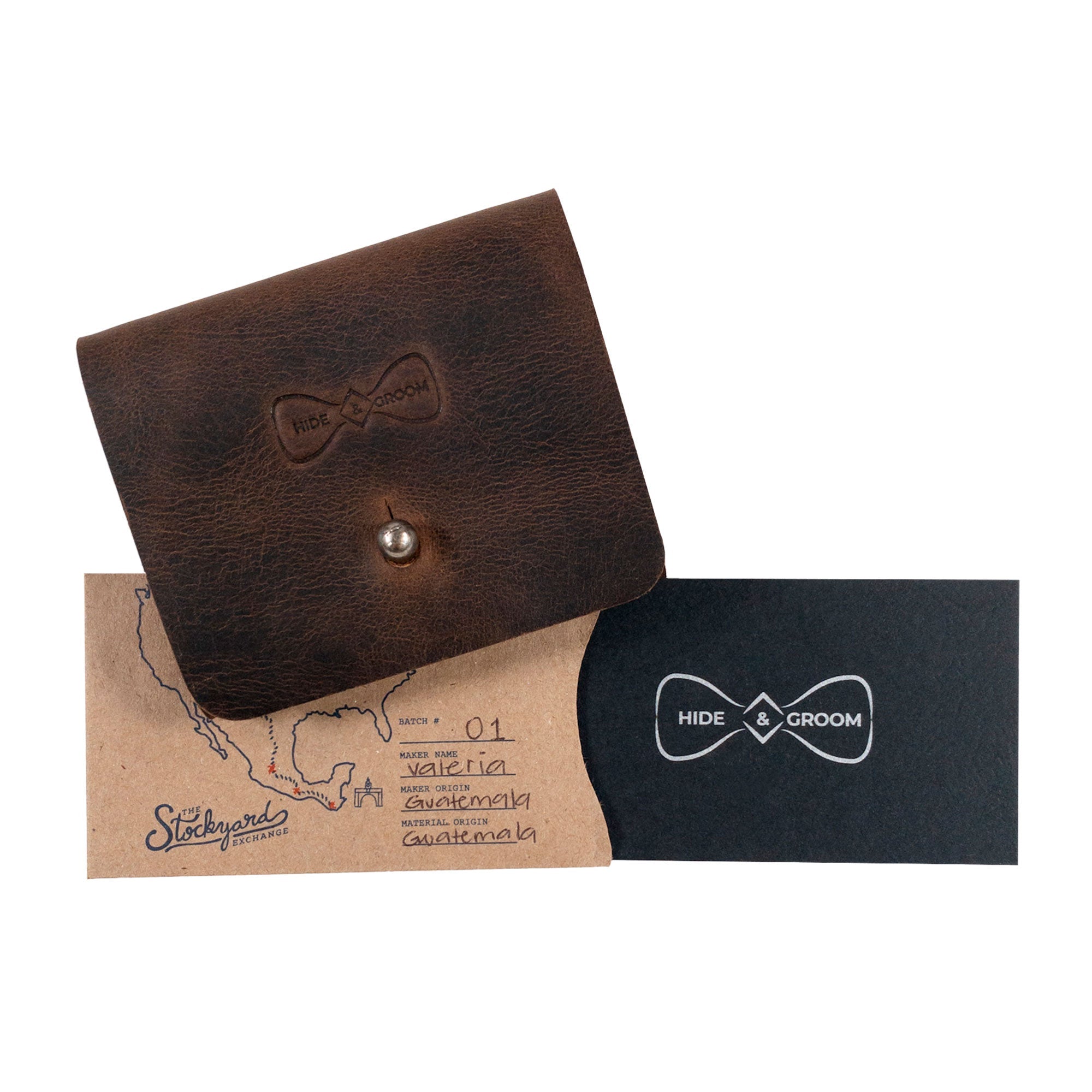 Collar Stays Organizer by Hide & Groom with product dimensions displayed, emphasizing the compact size of the rustic collar stays case. Hand cut and hand sewn in La Antigua Guatemala, it combines functionality and style for groomsmen and best man.