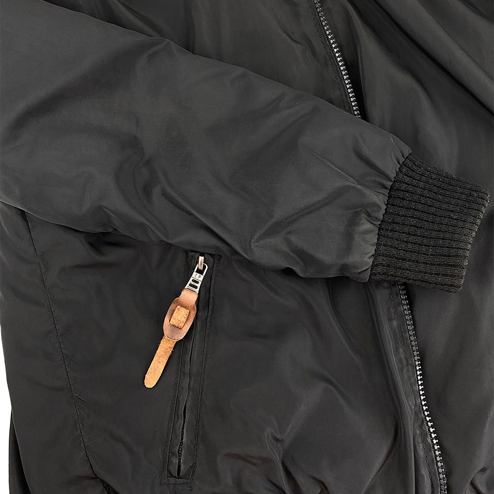 Long Rustic Zipper Pull Replacement by Hide & Drink, exquisitely made from full grain leather. This is one of the 6 pack replacements ideal for enhancing backpacks, jackets, wallets, luggage, and bags. Each zipper pull is artisan-made, hand cut, and fire branded, showcasing craftsmanship from La Antigua Guatemala & Oaxaca Mexico.