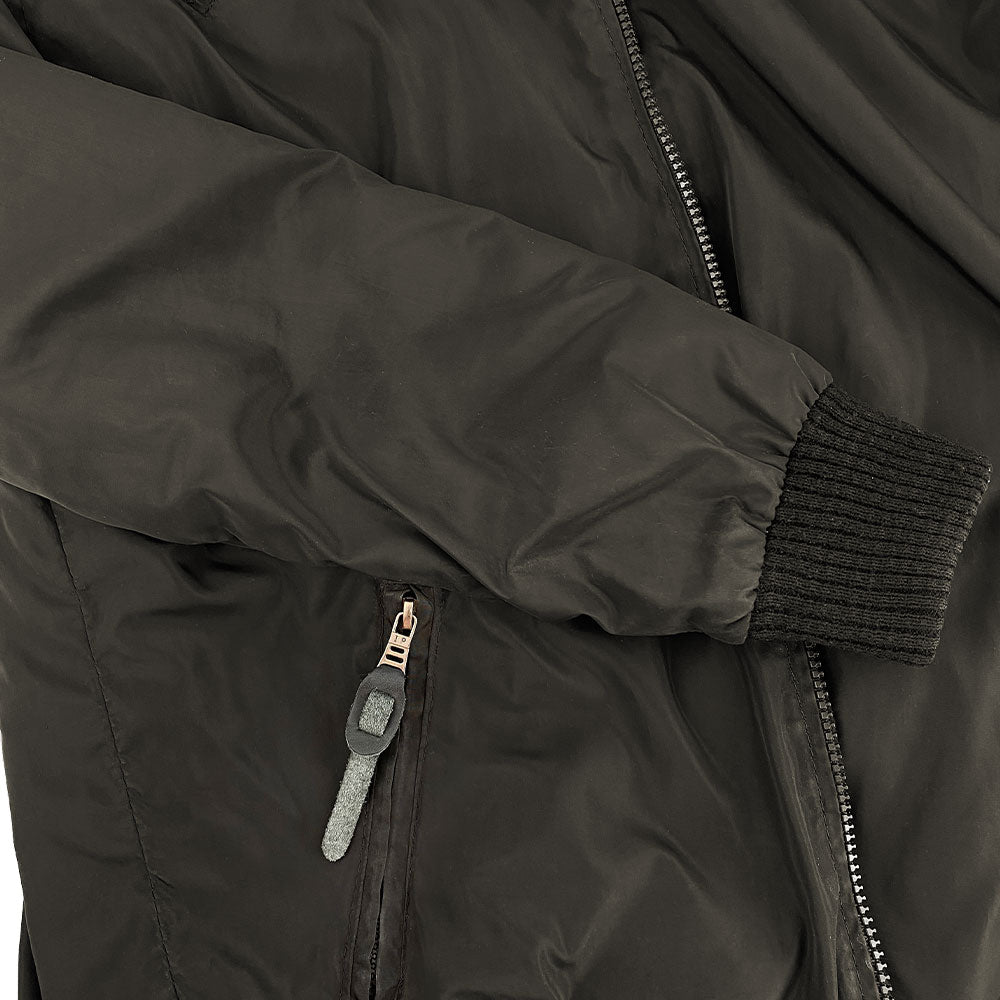 Elegant Rustic Zipper Pull Replacement by Hide & Drink, made from durable full grain leather. This accessory is part of the 6 pack set, perfect for personalizing backpacks, jackets, wallets, and bags. Each handmade piece is artisan crafted in La Antigua Guatemala & Oaxaca Mexico.