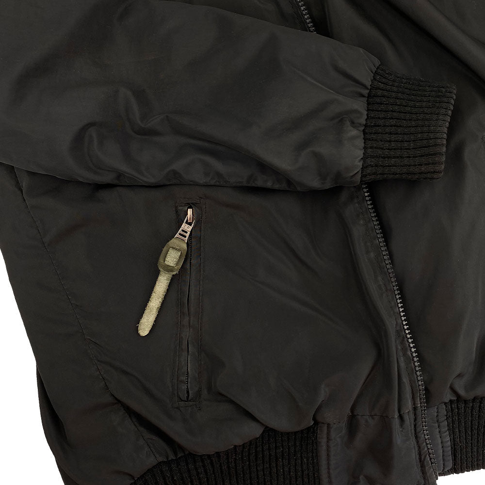 Artisan Rustic Zipper Pull Replacement by Hide & Drink crafted from durable full grain leather. It’s part of the 6 pack set, ideal for enhancing backpacks, jackets, wallets, luggage, and bags. Each pull is hand sewn and fire branded, showcasing quality from La Antigua Guatemala & Oaxaca Mexico.