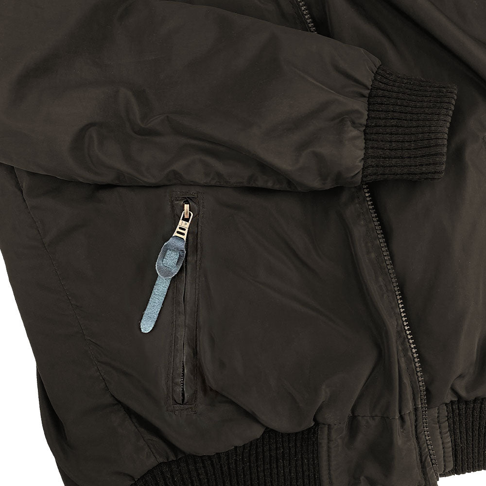 Solid Rustic Zipper Pull Replacement by Hide & Drink, crafted from durable full grain leather. This is part of the 6 pack set, ideal for enhancing backpacks, jackets, wallets, luggage, and bags. Each artisan piece is handmade, fire branded, showcasing craftsmanship from La Antigua Guatemala & Oaxaca Mexico.