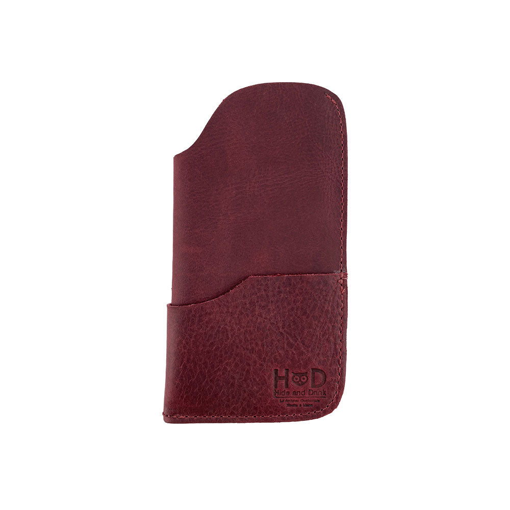 Introducing the Hide & Drink Sunglass Case & Wallet in a natural tan leather finish. This Rustic Sunglasses Case & Wallet offers durability and style, crafted from Full Grain Leather, and serves as an excellent eyeglasses sleeve for travel, handmade in La Antigua Guatemala & Oaxaca Mexico.