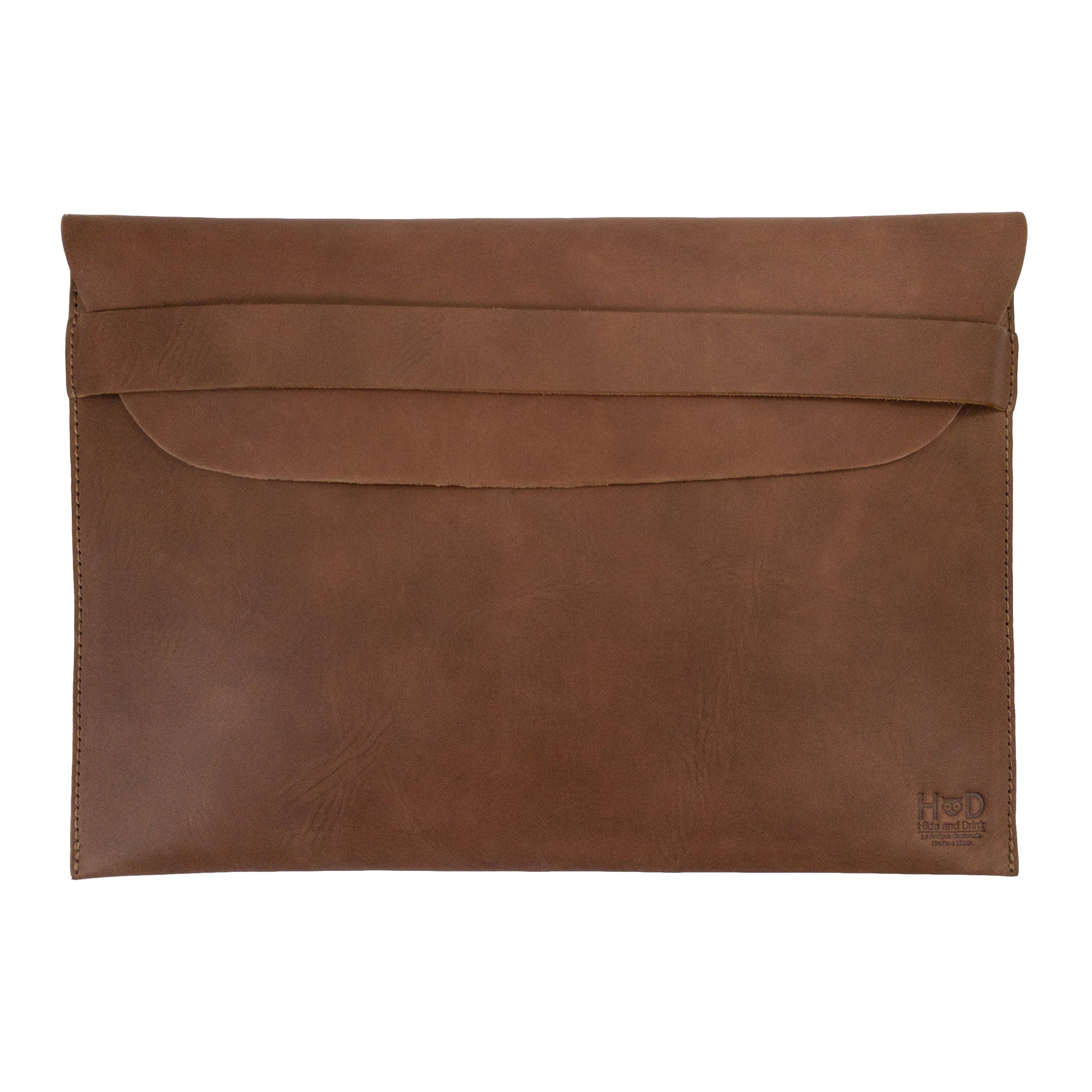 Side profile of the Hide & Drink MacBook Slim Case in black, displaying its handmade elegance. Designed for MacBook Air/Pro 13 Inch with M1 Chip, showcasing artisan quality with full grain leather and meticulous hand sewn details, perfect for stylish protection.
