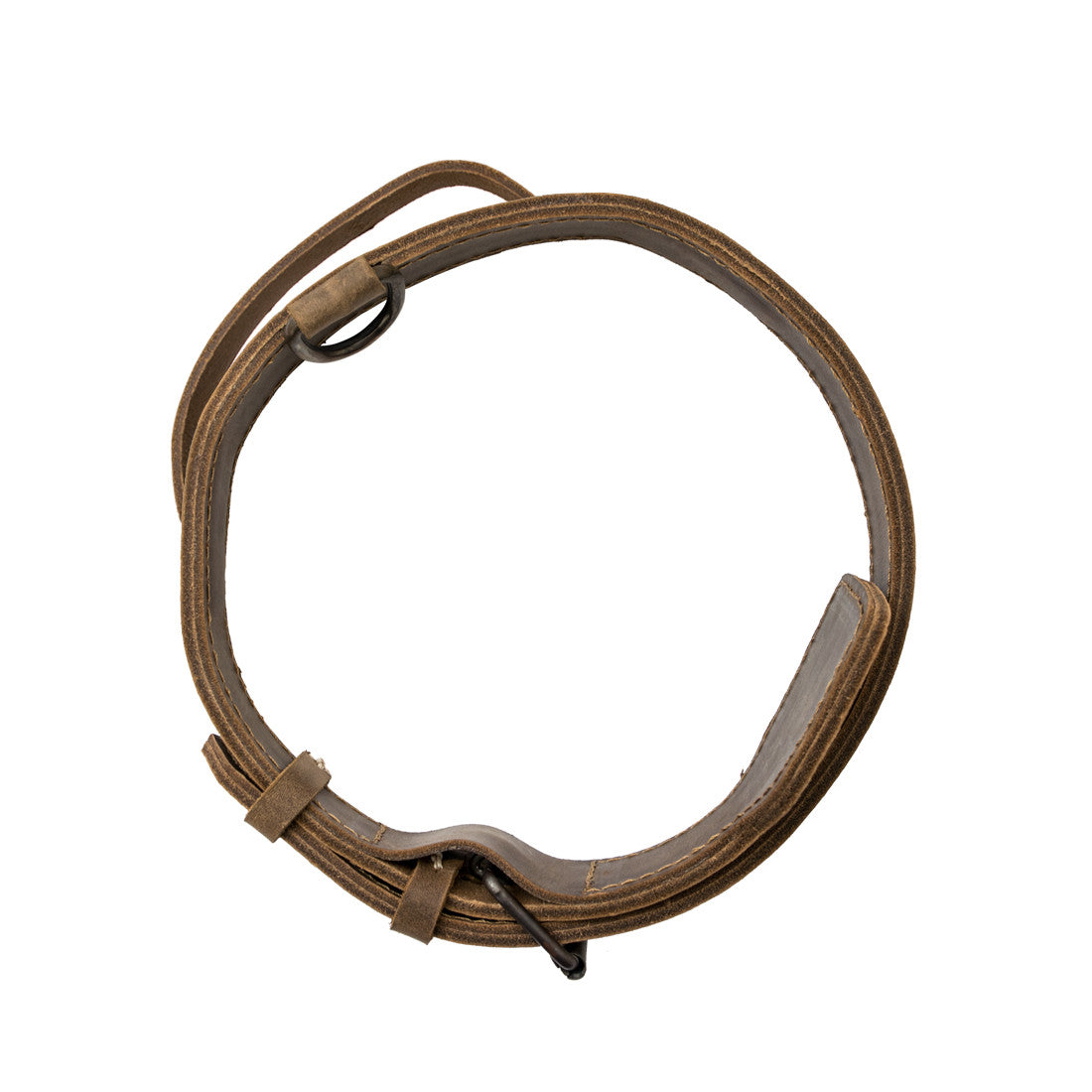 Top view of the Thick Leather Dog Collar from Hide & Drink, designed for medium to large size dogs (21 to 26 inches). Made from tough full grain leather, this collar combines functionality with artisan style, featuring rustic metal hardware and showcasing hand-cut and sewn craftsmanship, handmade in La Antigua Guatemala & Oaxaca Mexico.