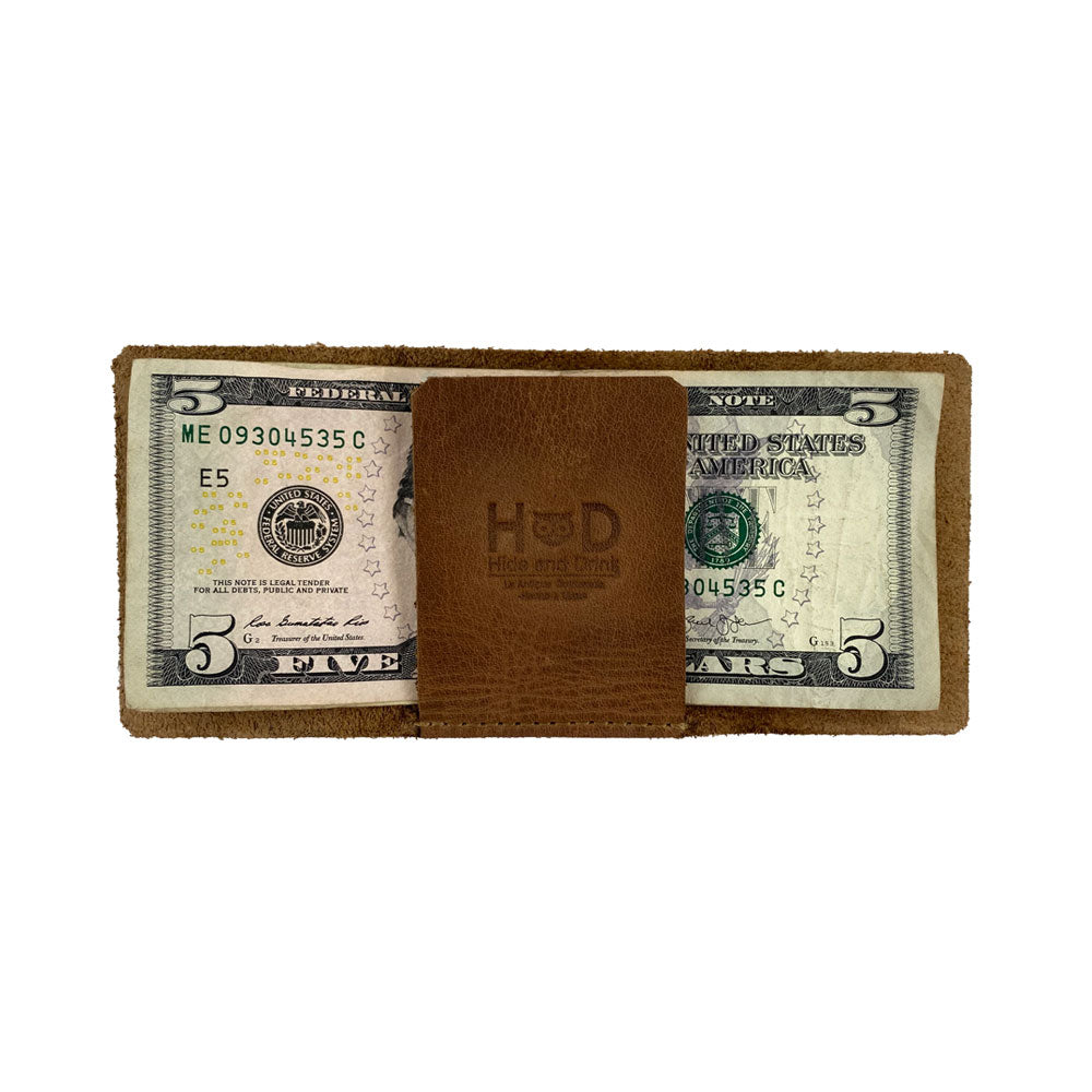 Showing the Hide & Drink Minimalist Wallet Bills Only in action with cash, this Ultra Minimalist Wallet proves to be a perfect bills organizer. Made from Full Grain Leather, it highlights the artisan craft and dedication of small batch production from La Antigua Guatemala.