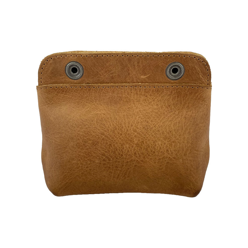 Back view of Hide & Drink Double Snap Pouch in tan leather, designed as a coin purse and cash organizer. Crafted from full grain leather, this artisan piece represents quality handmade in La Antigua Guatemala.