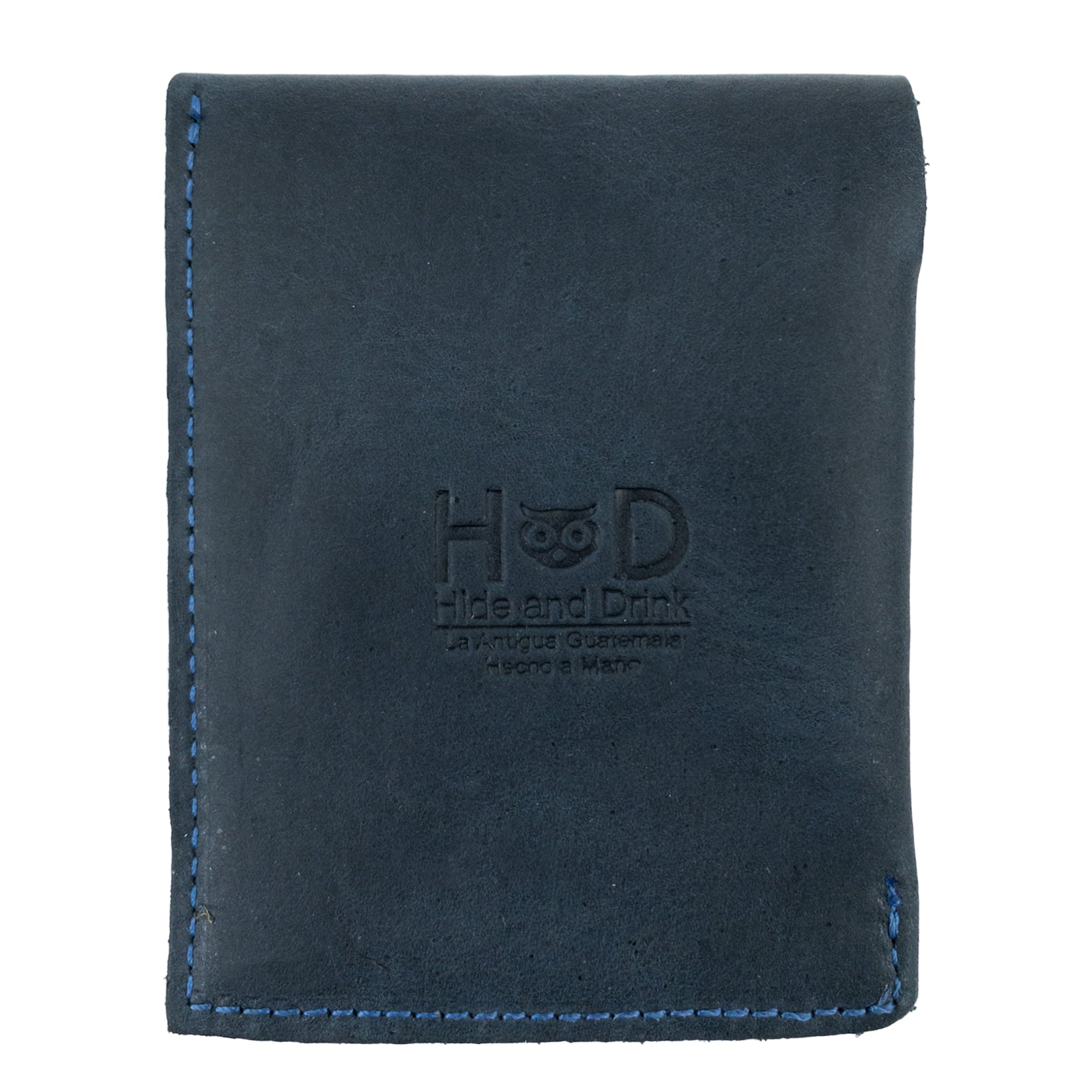 Hide & Drink Slim Card Holder featuring the brand logo, a functional vertical design crafted from full grain leather. Ideal for holding up to 4 cards and cash, this artisan product exemplifies handmade quality from La Antigua Guatemala.