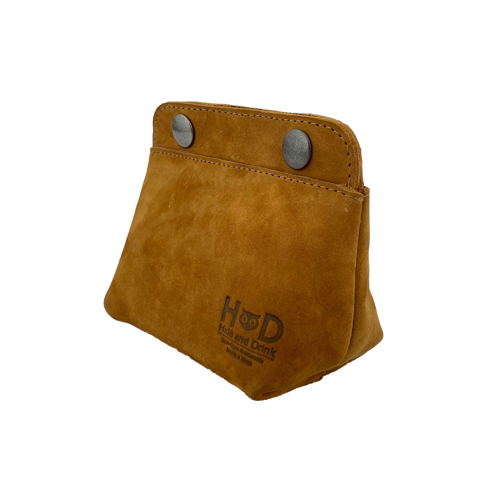 Side view of the Hide & Drink Double Snap Pouch, perfect for carrying cash and coins. This full grain leather piece highlights artisan handiwork from La Antigua Guatemala.