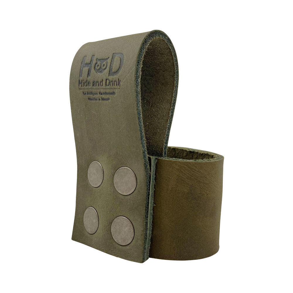 Large Hammer Holster by Hide & Drink, demonstrating the elegance of handmade craftsmanship. This waist axe holster is an essential rustic tool organizer for any woodworker. Artisan-crafted in Oaxaca Mexico with high-quality full grain leather.