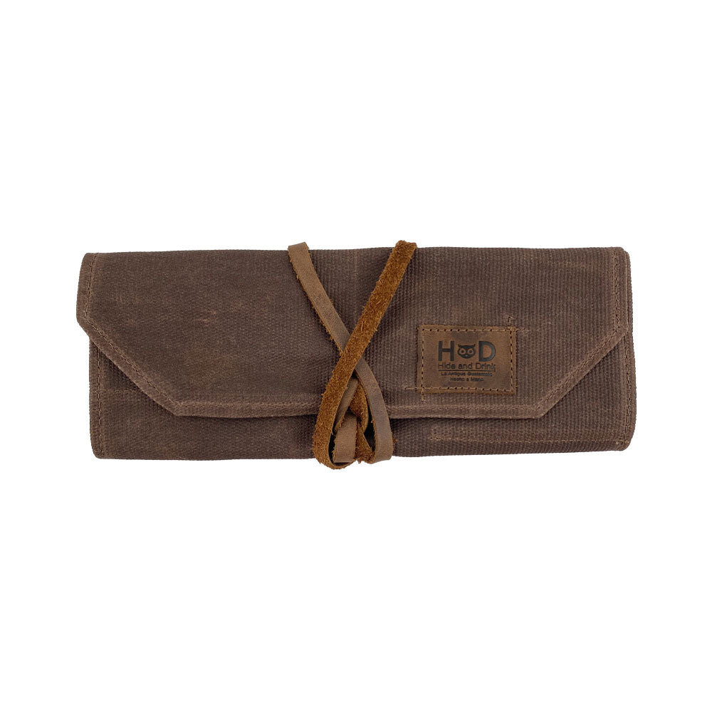 Hide & Drink Tool Roll presents a reliable small tool roll-up bag with 10 slots, constructed from robust full grain leather. This portable carry-on pouch is vital for organizing woodworking tools, optimizing your workshop storage. Handmade in La Antigua Guatemala & Oaxaca Mexico, showcasing exceptional artisan craftsmanship.