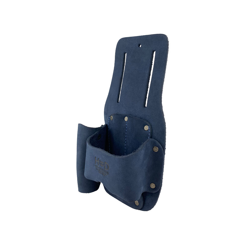 Hide & Drink Tape And Knife Holder reflecting a premium leather quality. This functional Tape & Knife Holder is perfect for all your measuring needs. Versatile enough to act as a tool case or screwdriver holster, it is handmade in La Antigua Guatemala.