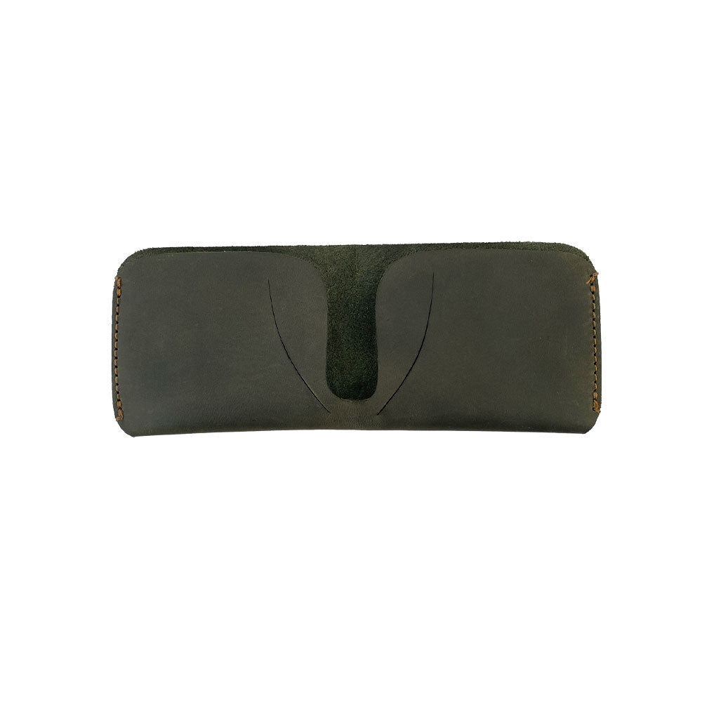 Open view of the Hide & Drink Minimal Wallet, revealing its card slots and cash compartment, crafted from Full Grain Leather. This Classic Slimfold Wallet serves as a stylish Card Organizer Holder and Travel Accessory, embodying the Small Batch Production ethos by artisans in La Antigua Guatemala & Oaxaca Mexico.