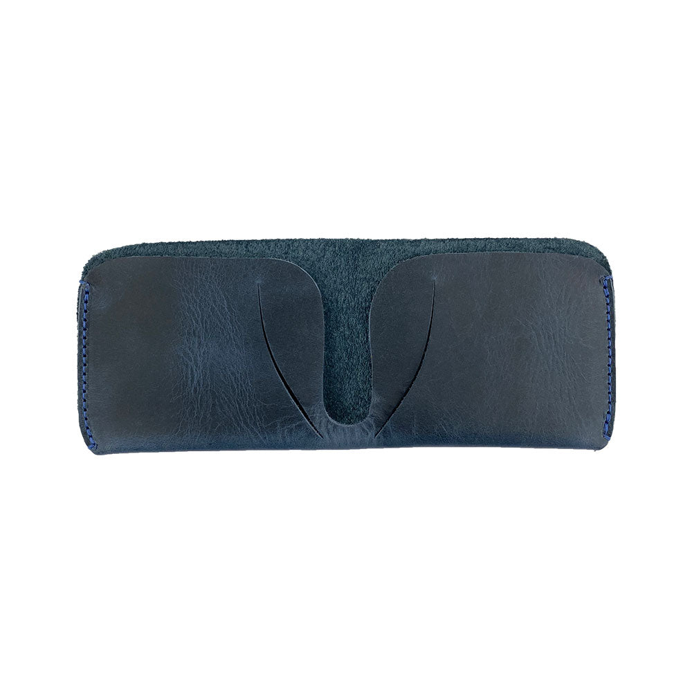 Inside view of the Hide & Drink Minimal Wallet emphasizing its functionality, crafted from high-quality Full Grain Leather. This Classic Slimfold Wallet acts as a Card Organizer Holder and Travel Accessory, exemplifying Small Batch Production by artisans with Hand Cut and Hand Sewn techniques from La Antigua Guatemala & Oaxaca Mexico.