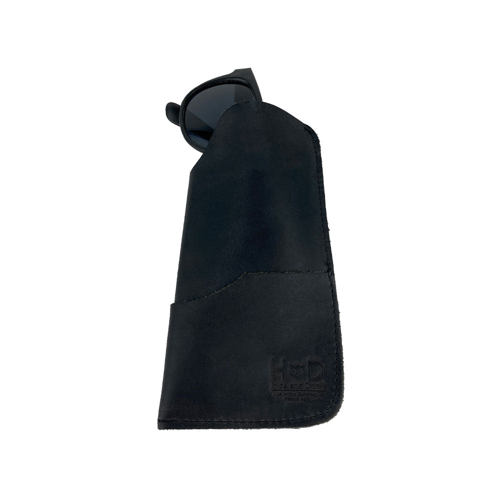 Exquisite view of the Hide & Drink Sunglass Case & Wallet, perfect for summer outings. This Rustic Sunglasses Case & Wallet is made from premium Full Grain Leather, ensuring a stylish eyeglasses sleeve for travel, handcrafted in La Antigua Guatemala & Oaxaca Mexico.