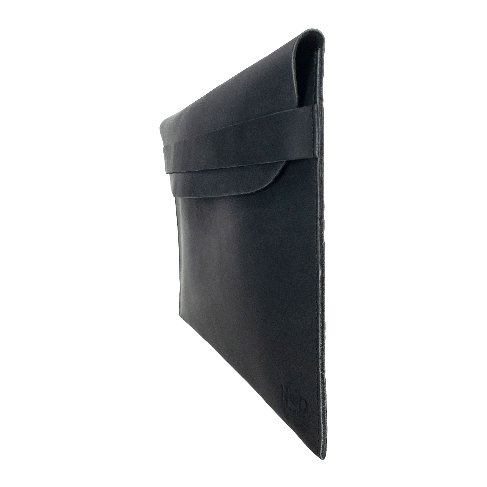 Side view of the Hide & Drink MacBook Slim Case in black, emphasizing its slim profile and sturdy construction. This case fits MacBook Air/Pro 13 Inch with M1 Chip, highlighting artisan quality with hand cut and hand sewn designs made in La Antigua Guatemala.