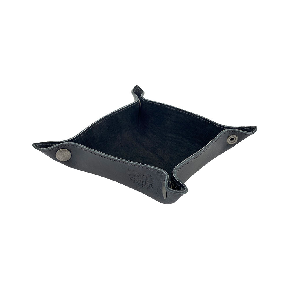 Handmade Valet Tray with Sheep Skin from Hide & Drink, featuring a rustic design perfect as a catchall for keys and personal items. This storage valet is crafted with full grain leather and sheepskin, ideal for home and travel essentials. Its small batch production ensures artisan quality, hand cut and hand sewn, made in La Antigua Guatemala & Oaxaca Mexico.
