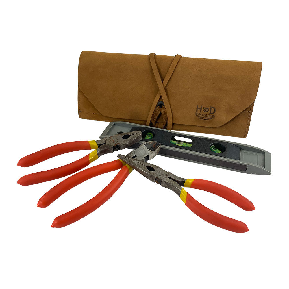 Hide & Drink Tool Roll showcases an exquisite small tool roll-up bag with 10 slots, made from resilient full grain leather. This portable carry-on pouch is perfect for woodworking tools organization, suited for your workshop storage needs. Each piece is handmade in La Antigua Guatemala & Oaxaca Mexico, highlighting artisan workmanship.