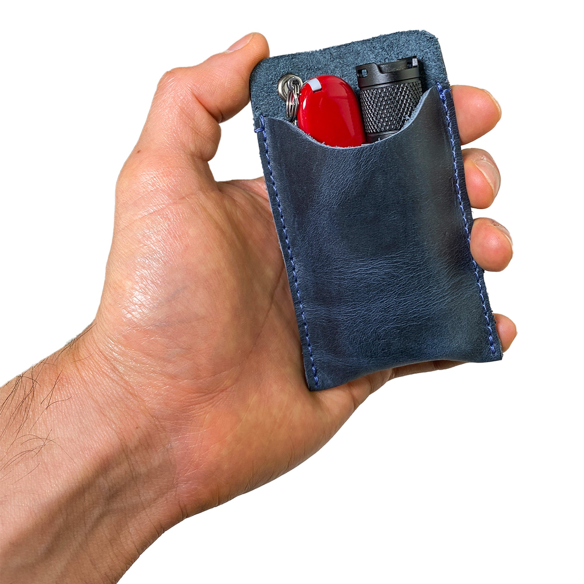 The dimensions and design of Hide & Drink's Multitool Pocket Sleeve EDC, showcasing its practicality as a small tool organizer. Crafted with artisan techniques from full grain leather, this EDC Pocket Slip represents quality and small batch production.