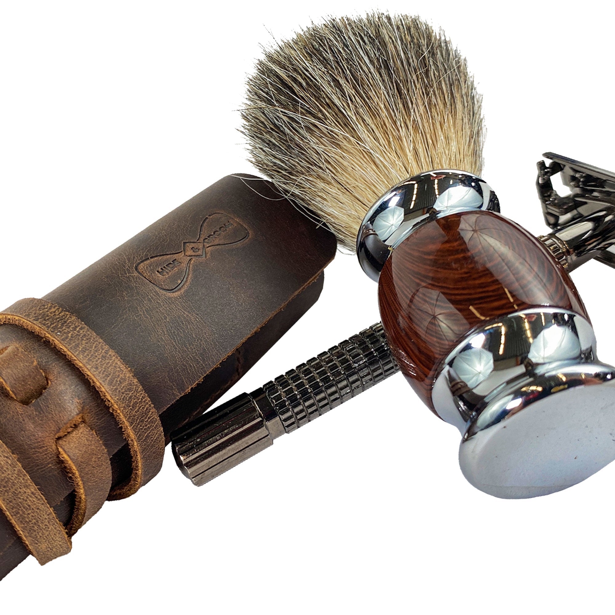 Hide & Groom Shaving Brush Roll made with high-quality full grain leather, ideal as a toiletry organizer for your grooming essentials. This minimalist roll is artisan-made in La Antigua Guatemala, highlighting small batch production with hand cut, hand sewn craftsmanship and fire branding.