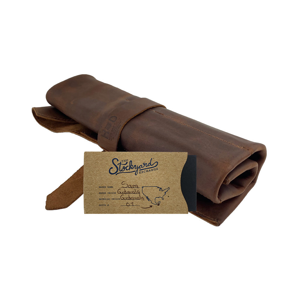 A detailed view of the Large Tool Roll from Hide & Drink, showcasing its dimensions. This Portable Carry-On Pouch features 6 slots for effective woodworking tools organization. Made from waxed canvas and full grain leather variations, this artisan product highlights hand-cut, hand-sewn craftsmanship from StockyardX, handmade in La Antigua Guatemala & Oaxaca Mexico.