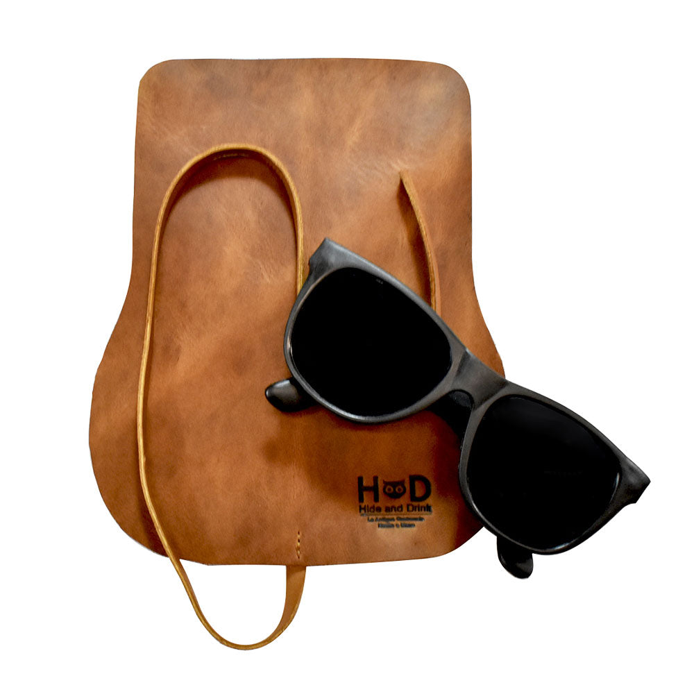 Hide & Drink Sunglass Wrap exemplifies craftsmanship with its full grain leather material. This artisan-made eye glasses storage is perfect for travel, securely holding your sunglasses. Hand cut and sewn in small batches in La Antigua Guatemala.