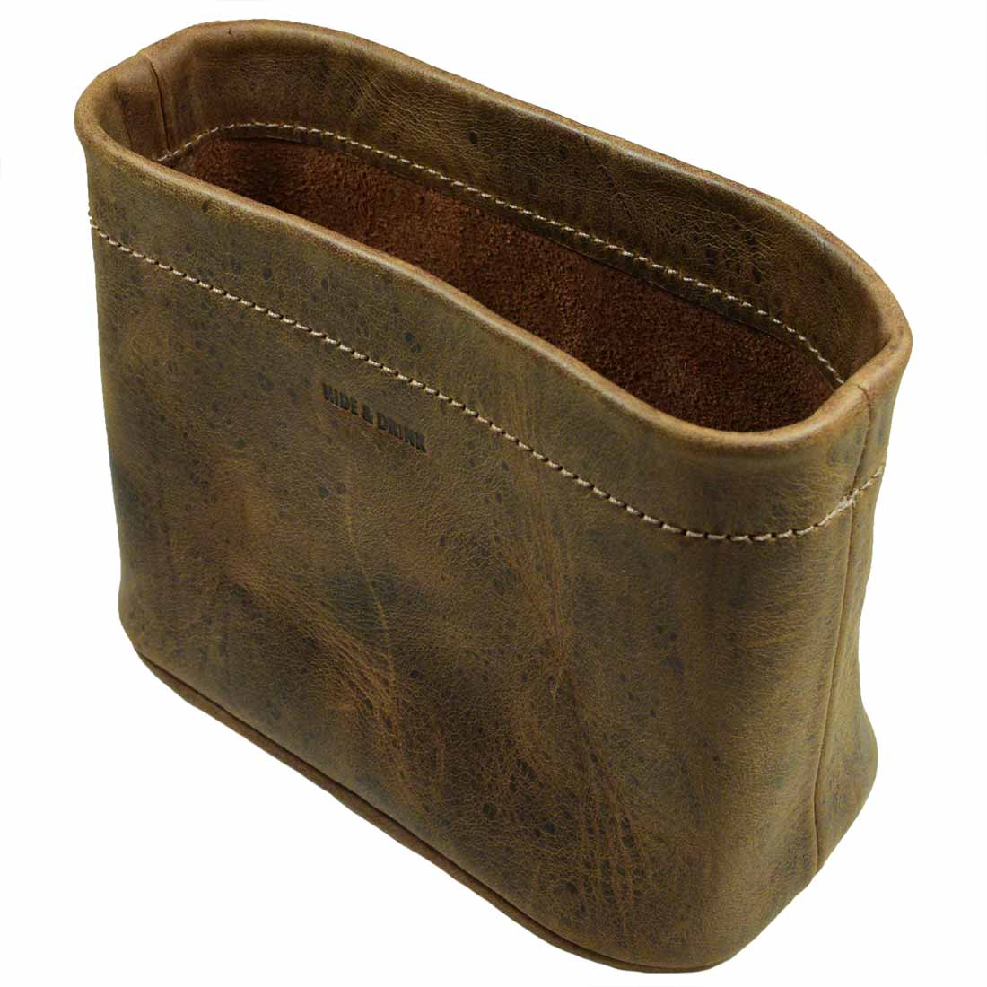 The elegant design of Hide & Drink's Desk Organizer Bag, showcasing its handcrafted quality. This essential office accessory in Full Grain Leather is ideal for neatly storing pens and small items, embodying artisan craftsmanship from La Antigua Guatemala & Oaxaca Mexico.