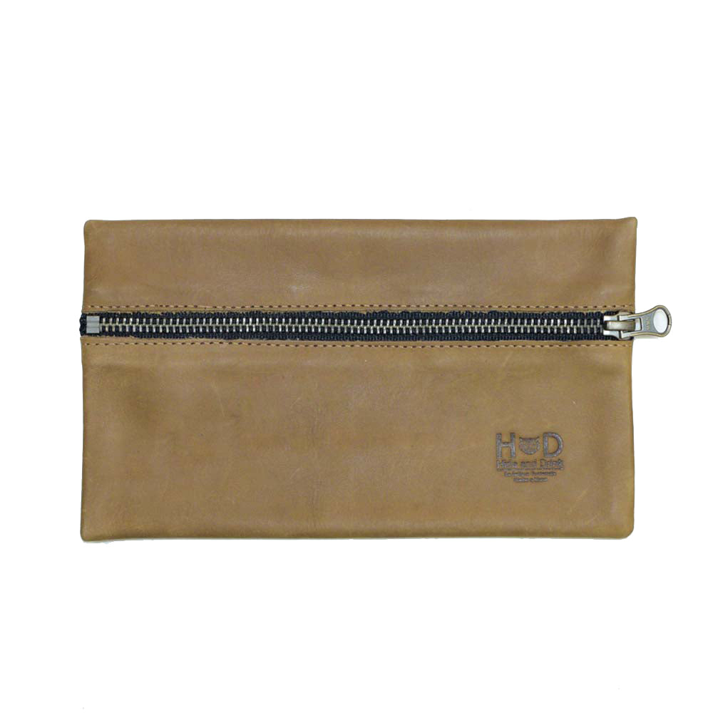 Hide & Drink Utility Cord Pouch featuring a robust zipper design, showcasing its practical features. This utility & charger case is perfect for MacBook, iPad & Laptop and works as an ideal cable organizer for travel, handmade from full grain leather in La Antigua Guatemala & Oaxaca Mexico.