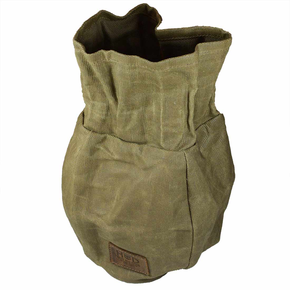 Bushcraft Tinder Bag by Hide & Drink, a stylish Waxed Canvas bag featuring a water resistant design. This multipurpose bag serves as a great camping accessory and highlights small batch production along with artisanal hand cut and hand sewn techniques. Handmade in La Antigua Guatemala & Oaxaca Mexico.