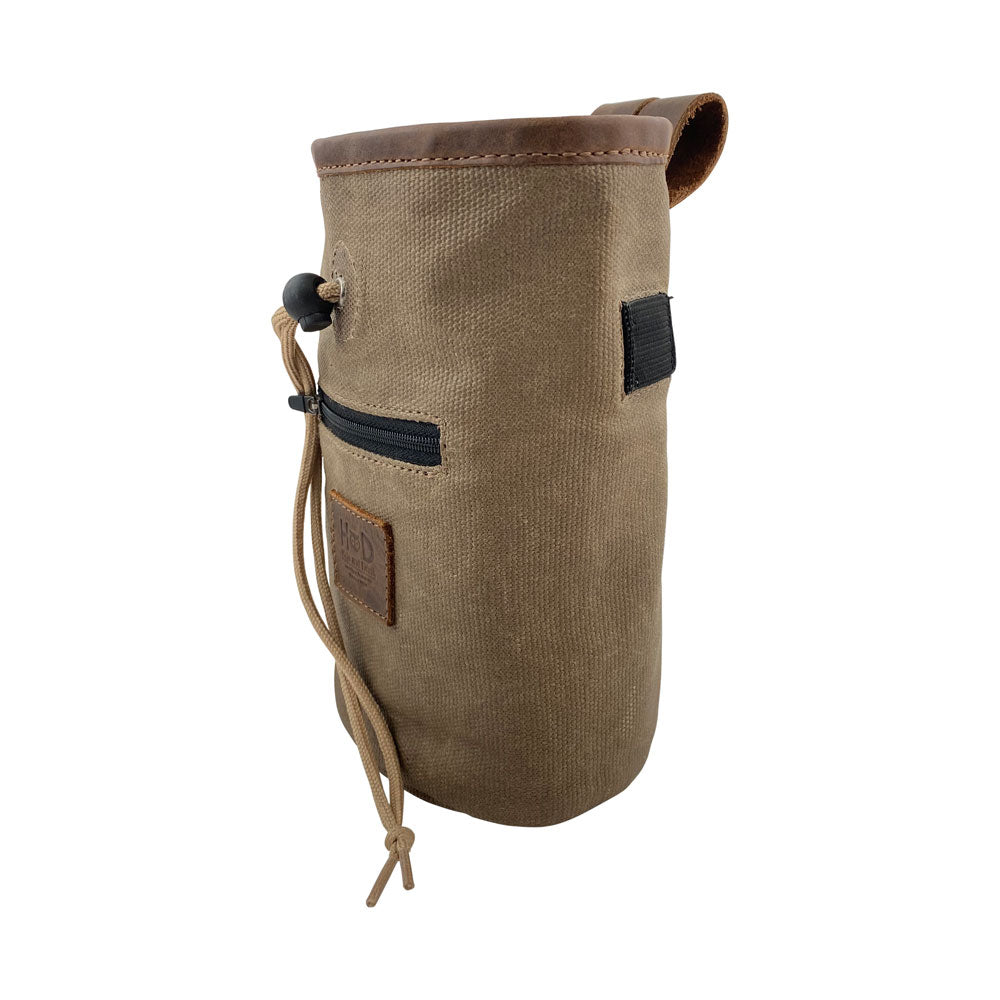 Hide & Drink Chalk Bag highlighted with a unique design, combining Waxed Canvas and Full Grain Leather. This artisan piece features a zippered pocket and is handmade, making it perfect for rock climbing and gymnastics. Crafted in La Antigua Guatemala & Oaxaca Mexico.