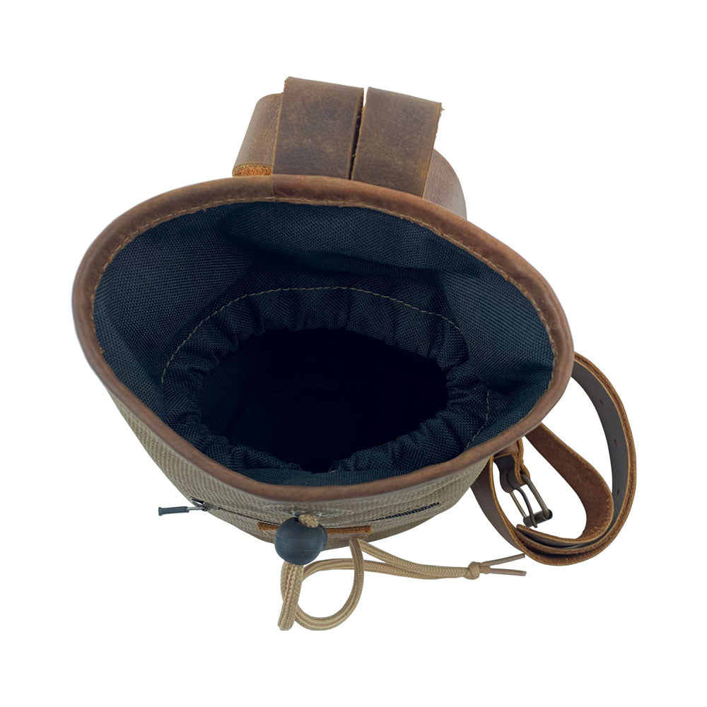 Hide & Drink Chalk Bag with an open top design, made from Waxed Canvas and Full Grain Leather. This artisan bag includes a zippered pocket, ideal for rock climbing enthusiasts and gymnasts. Handmade in La Antigua Guatemala & Oaxaca Mexico.
