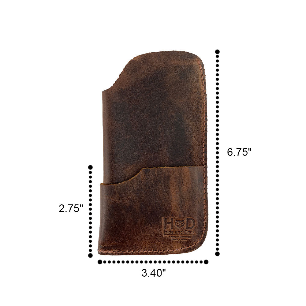 Dimensions of the Hide & Drink Sunglass Case & Wallet, illustrating its compact design. This Rustic Sunglasses Case & Wallet is an ideal Full Grain Leather glasses protector for travel, crafted with care in La Antigua Guatemala & Oaxaca Mexico.