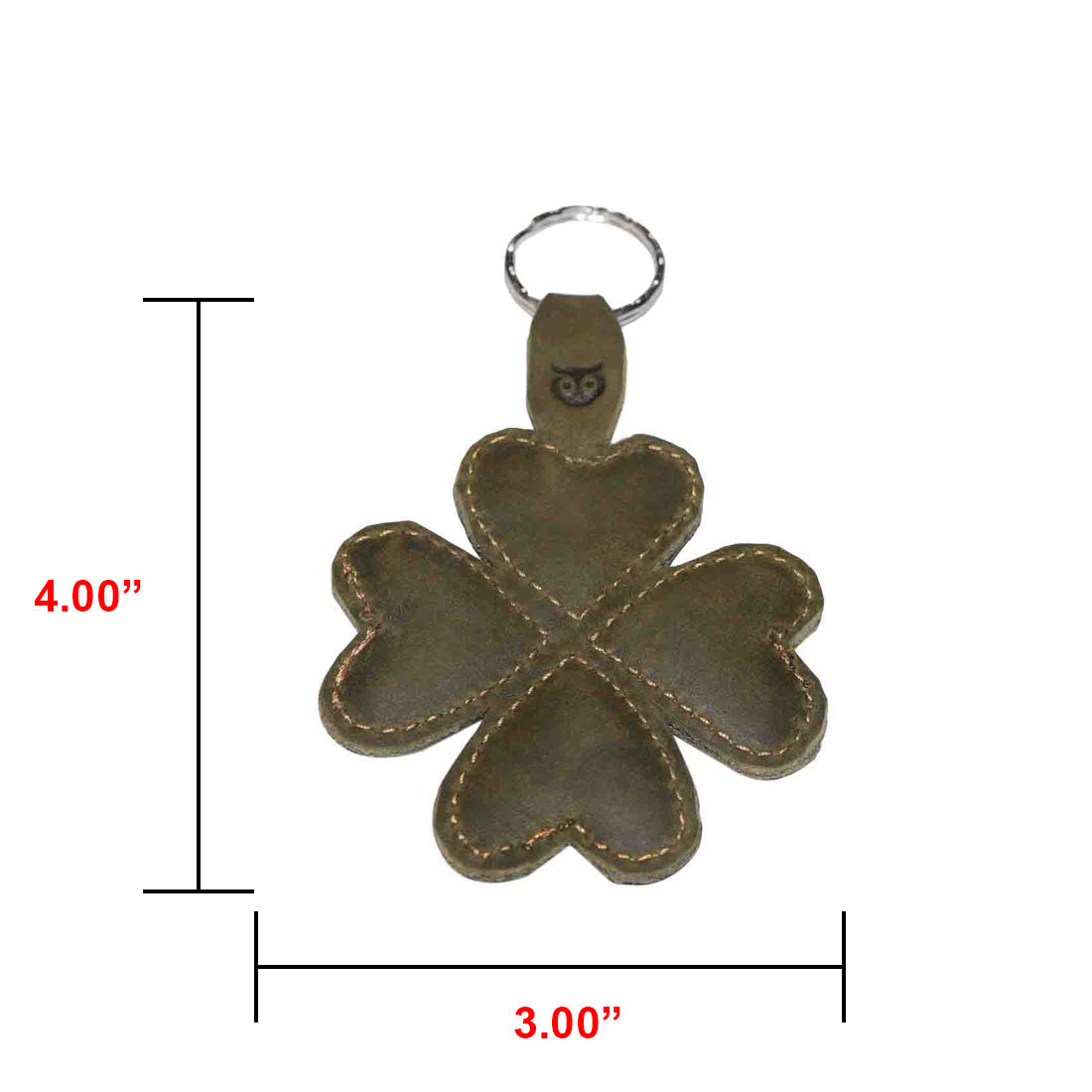Measurement guide for the St. Patrick's - Lucky Clover Keychain by Hide & Drink, highlighting its dimensions. This lucky clover keyring is a practical and stylish accessory, made from full grain leather and designed with care in La Antigua Guatemala.