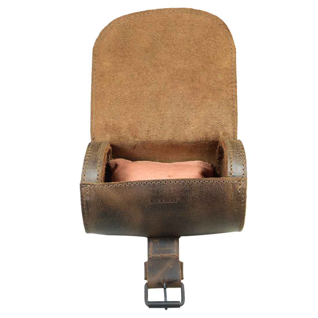 Open view of the Hide & Drink Single Watch Case, ready to store your timepiece. This Cylinder Watch Case with Cushion is an essential jewelry organizer and travel accessory, made from rich Full Grain Leather. Handcrafted in La Antigua Guatemala & Oaxaca Mexico, highlighting small batch production and genuine artisan care.