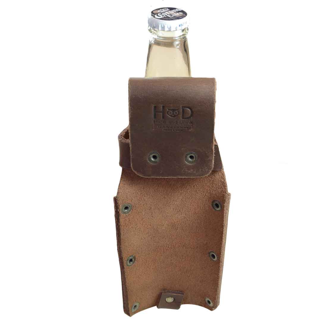 Introducing the Single Beer Holster by Hide & Drink, a Thick Full Grain Leather Beer Bottle Holster, perfect for beer lovers and party accessories. Handcrafted with care, this artisan piece highlights small batch production techniques, and features hand cut, hand sewn quality, fire branded, made in La Antigua Guatemala & Oaxaca Mexico.
